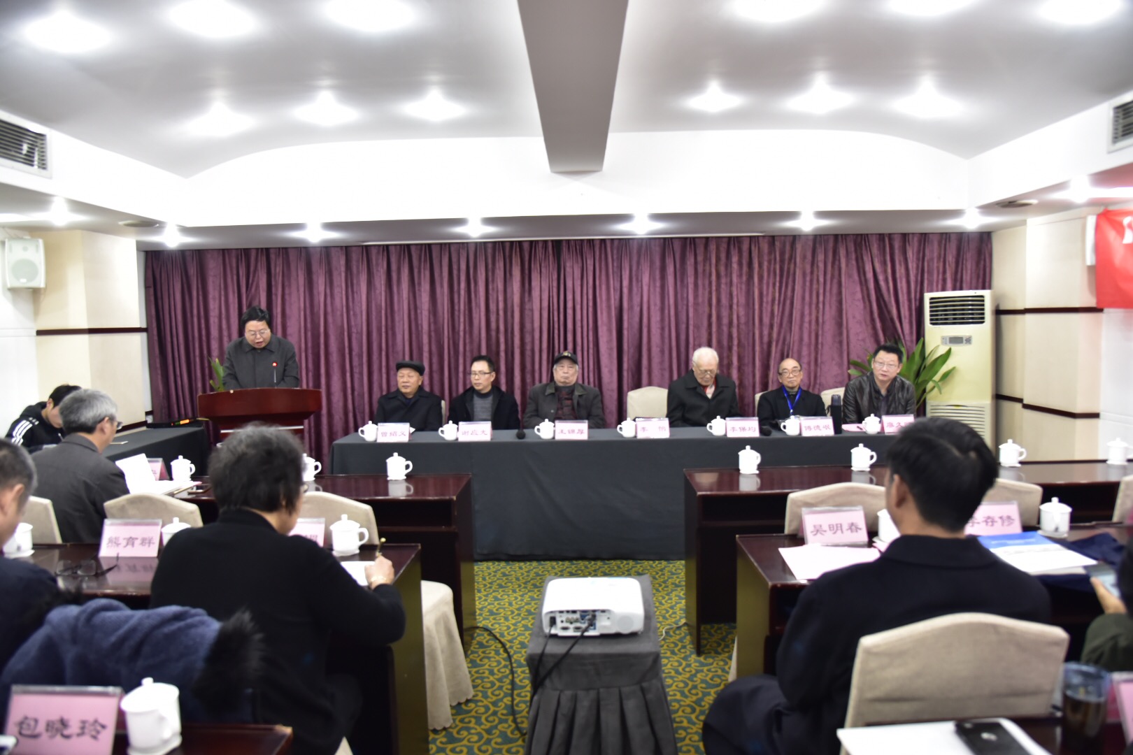 德赢vwin体育官网登录德赢vwin体育官网登录院长 李怡教授.jpg